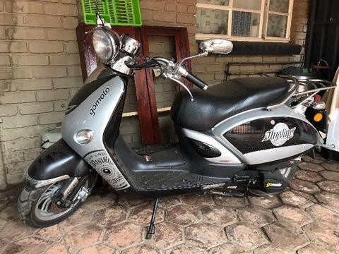 Gomoto 125cc scooter