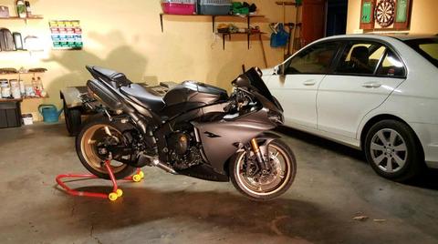 Baie netjiese R1 2014 te koop!!