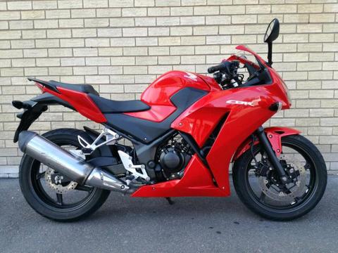 Honda CBR 300 2015 - R45000.00