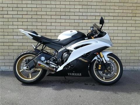 2013 YAMAHA R6 WITH ONLY 7000 KMS & AKROPOVIC PIPE