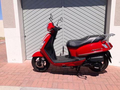 2016 Sym Fiddle II automatic scooter, in as new condition