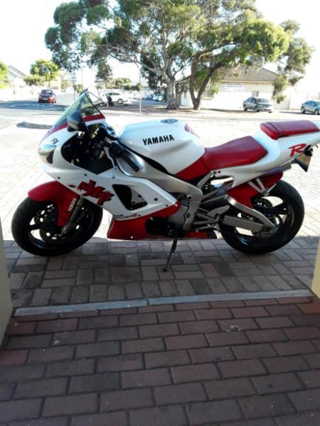 Yamaha R1