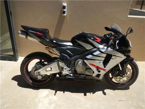 VERY NEAT HONDA CBR 600 RR
