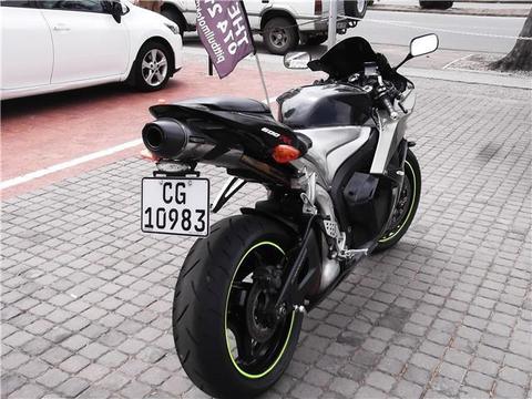 Honda CBR 600 RR ????? The 2Wheelers Den, Of Course !!!!!