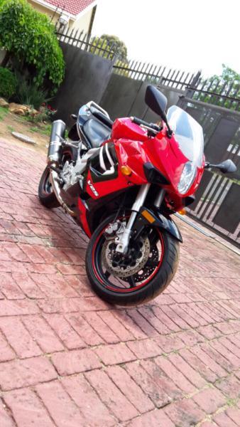 Hyosung gt650r like new 8000kms