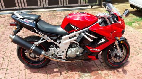 Hyosung gt650r 8500 kms only