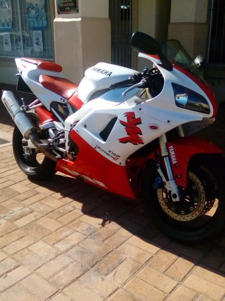 Yamaha R1
