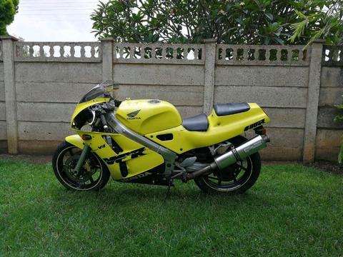 Honda Vfr 400 NC30 (NON RUNNER)