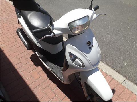 2015 Sym Symphony 125cc Big wheel automatic scooter in great condition