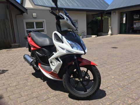 Kymco Super 8 Scooter