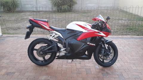 2010 Honda CBR600RR *Selling well below Retail and Trade in Value