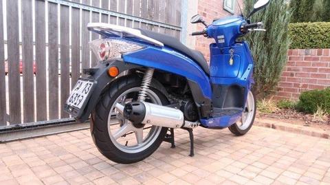 Kymco People 200S scooter:very low km