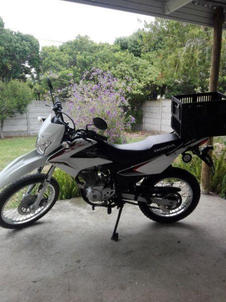 Honda XR 150 in like new condition with new license and many extras, serviced @ 8600 ks, many extras