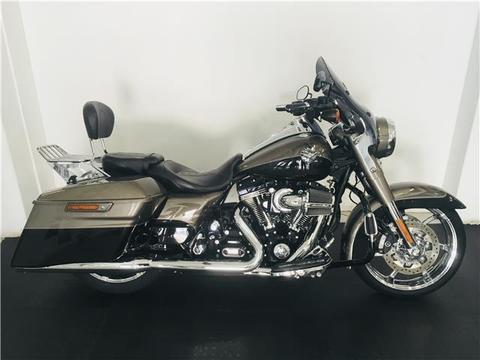 Harley-Davidson CVO Road King - METALHEADS MOTORCYCLES