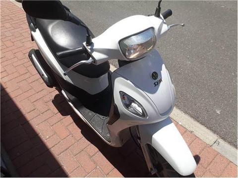 2015 Sym Symphony 125cc Big wheel automatic scooter in great condition