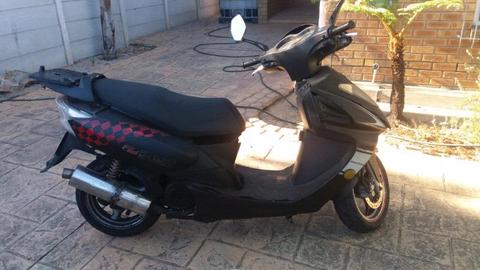 150cc Hoation Scooter for sale ( read add)