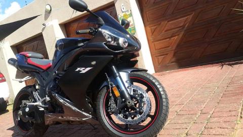 Yamaha yzf R1 ( Excellent Condition )