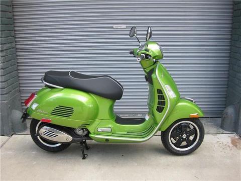 2016 Vespa GTS 300ie Super ABS - Only 1,000 Kms