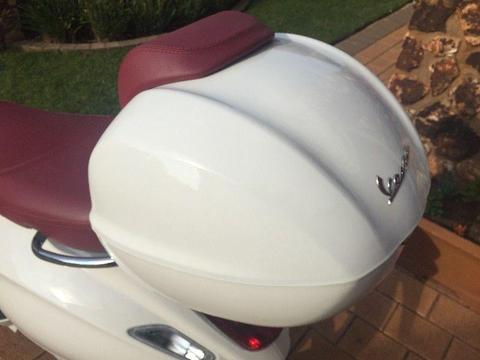 VESPA PRIMAVERA ABS 150cc 2015 - with extras and only 524km