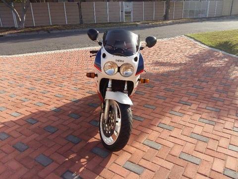 Yamaha fzr genesis