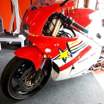Honda RVF 400. CUSTOM PAINT, TWO BROTHERS CAN, RECENTLY SERVICED, BRAND NEW BATTERY. TRACK TOOL!