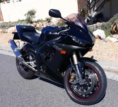 Yamaha-YZF R6 (Tip top condition)