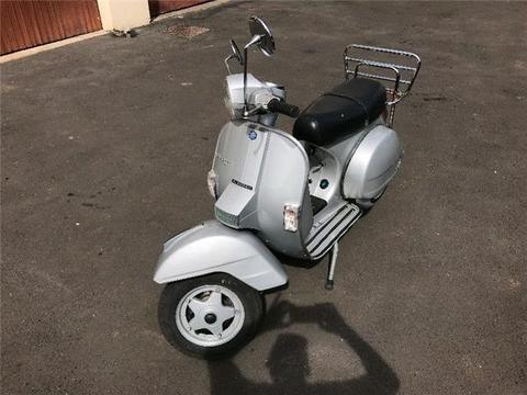 2011 Lml (Vespa lookalike)150cc two stroke Electric start, disc brakes- awesome condition, with spar