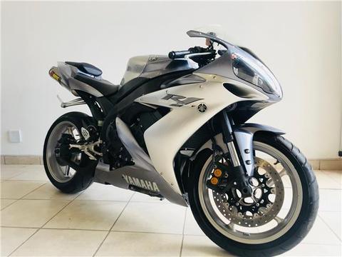 SPOTLESS YAMAHA R1!!!!!!!!!!