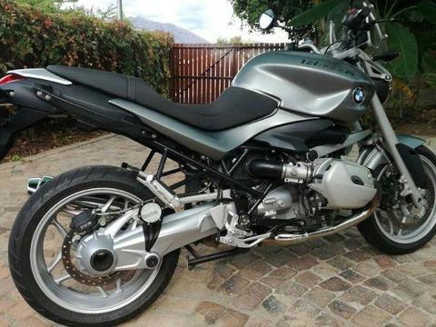BMW R1200R - with panniers, and as new!!