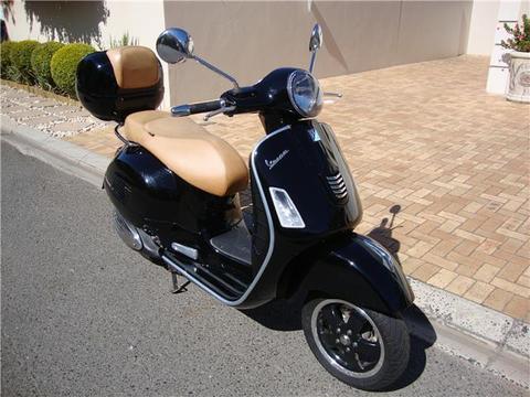 2015 Vespa GTS 300 Super ABS - Only 1000 Kms - Lots of Extras