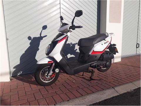 2014 Motomia Beretta 125cc fully automatic scooter in awesome condition