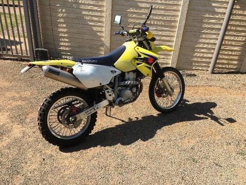 Suzuki DR-Z 400E (440cc) with papers and extras