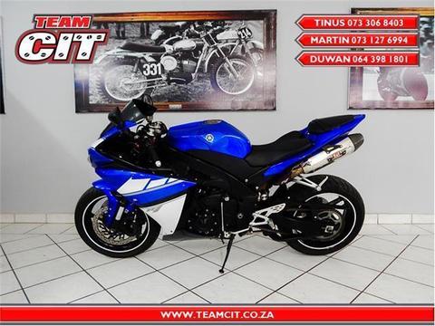 Yamaha r1 big bang blue