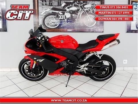 Yamaha R1 Red