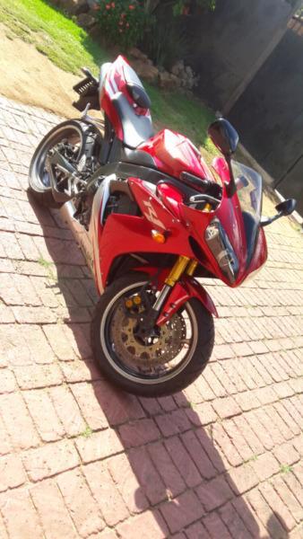 Yamaha yzf R1 like new