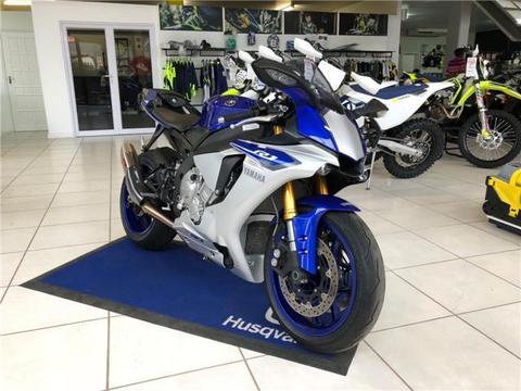2015 YAMAHA R1