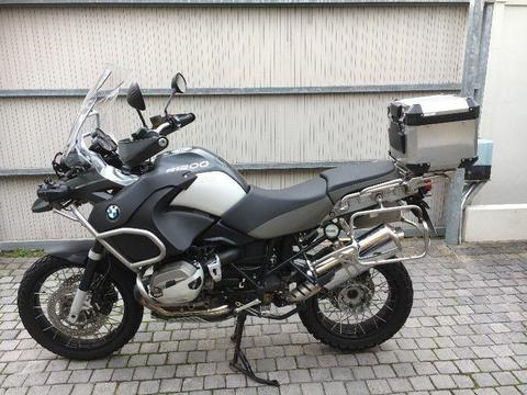 GSA 1200 - 2011 Silver/Grey/Black with ONLY 21,00km
