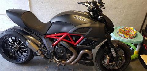 2011 Ducati diavel serviced and low milleage free helmet