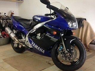 Yamaha YZF 1000 Thunderace + Shark D-Skwal Helmet