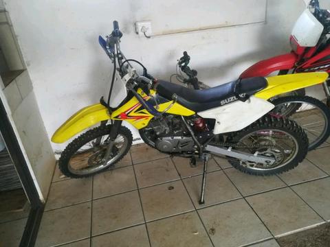 DRZ 125 motor bike