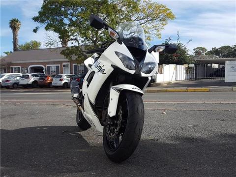 Kawasaki Zx10R with 23340km for sale @ MADMACS MOTORCYCLES!
