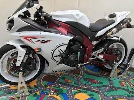 Looking to buy a code 3 Yamaha R1 Big Bang