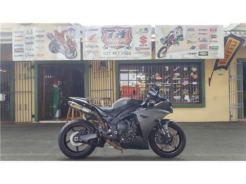 YAMAHA YZF-R1 @ TAZZMAN MOTORCYCLES