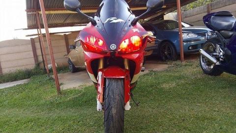Yamaha YZF-R1