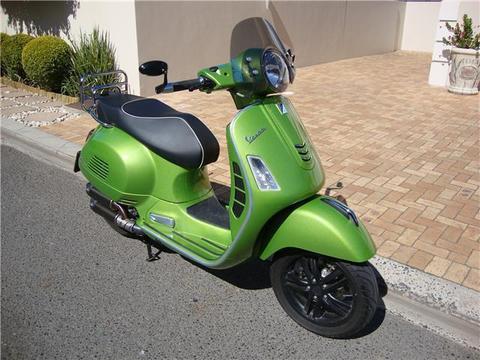 2016 Vespa GTS 300ie Super ABS - Only 1,600 Kms - EXTRAS !!