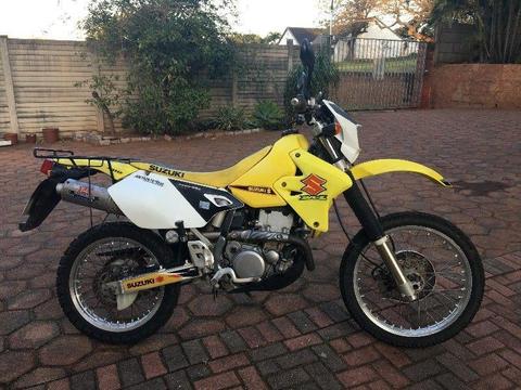 Suzuki DR-Z 400 in excellent condition. She goes like a bomb