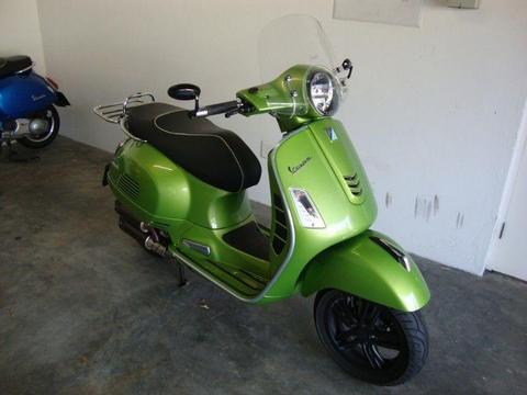 2016 Vespa GTS 300ie Super ABS - Only 1,600 Kms - EXTRAS !!