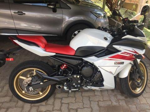 Yamaha FZ6R, 2011 model with just 20 000km. Rare comfortable superbike!