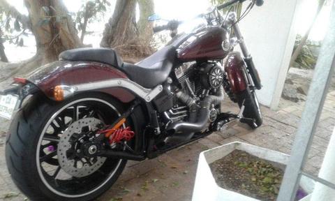 Harley-Davidson Softail Breakout Red Sun Glo