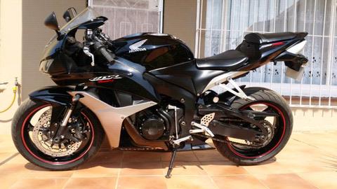 HONDA CBR 600RR (EXCELLENT CONDITION)